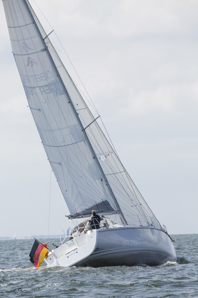 Hanse 370 mit Segeln von Black Sails