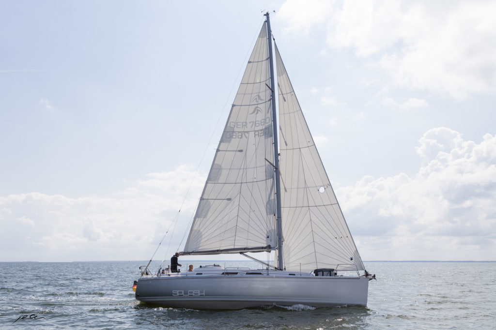 Hanse 370 mit Segeln von Black Sails